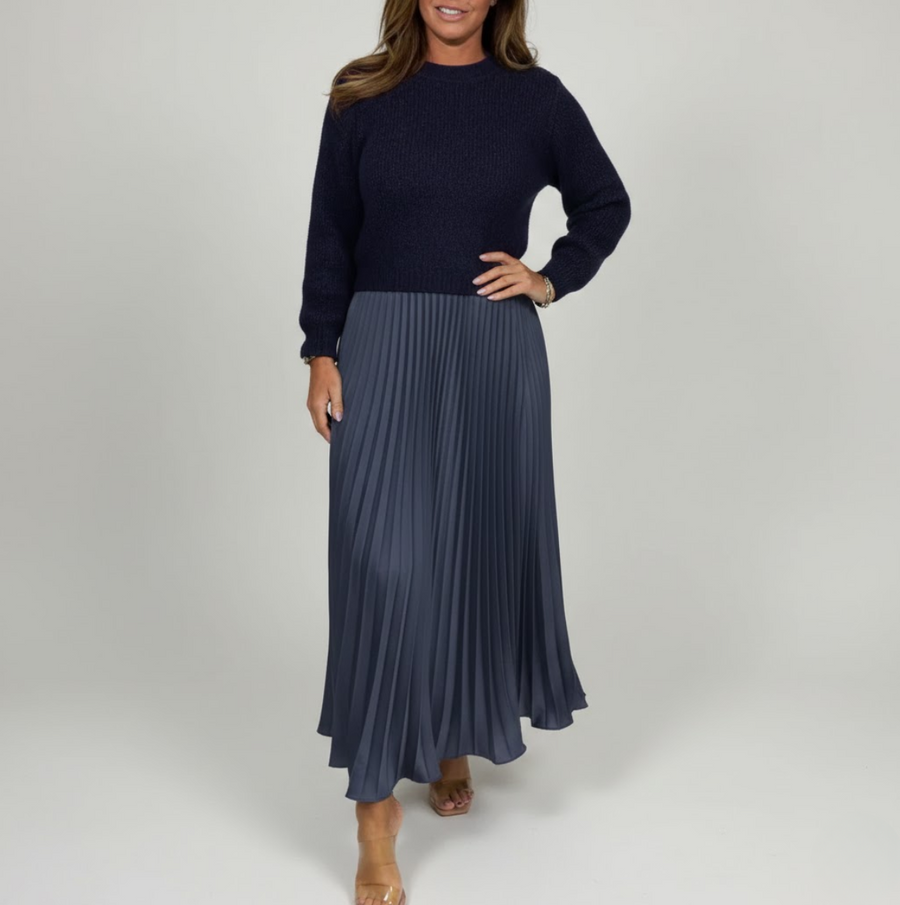 Claudine™ – La Robe Pull Plissée Élégance et Confort